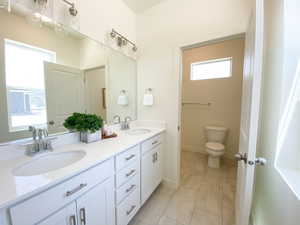 Example: Full bath with double vanity and light tile patterned flooring