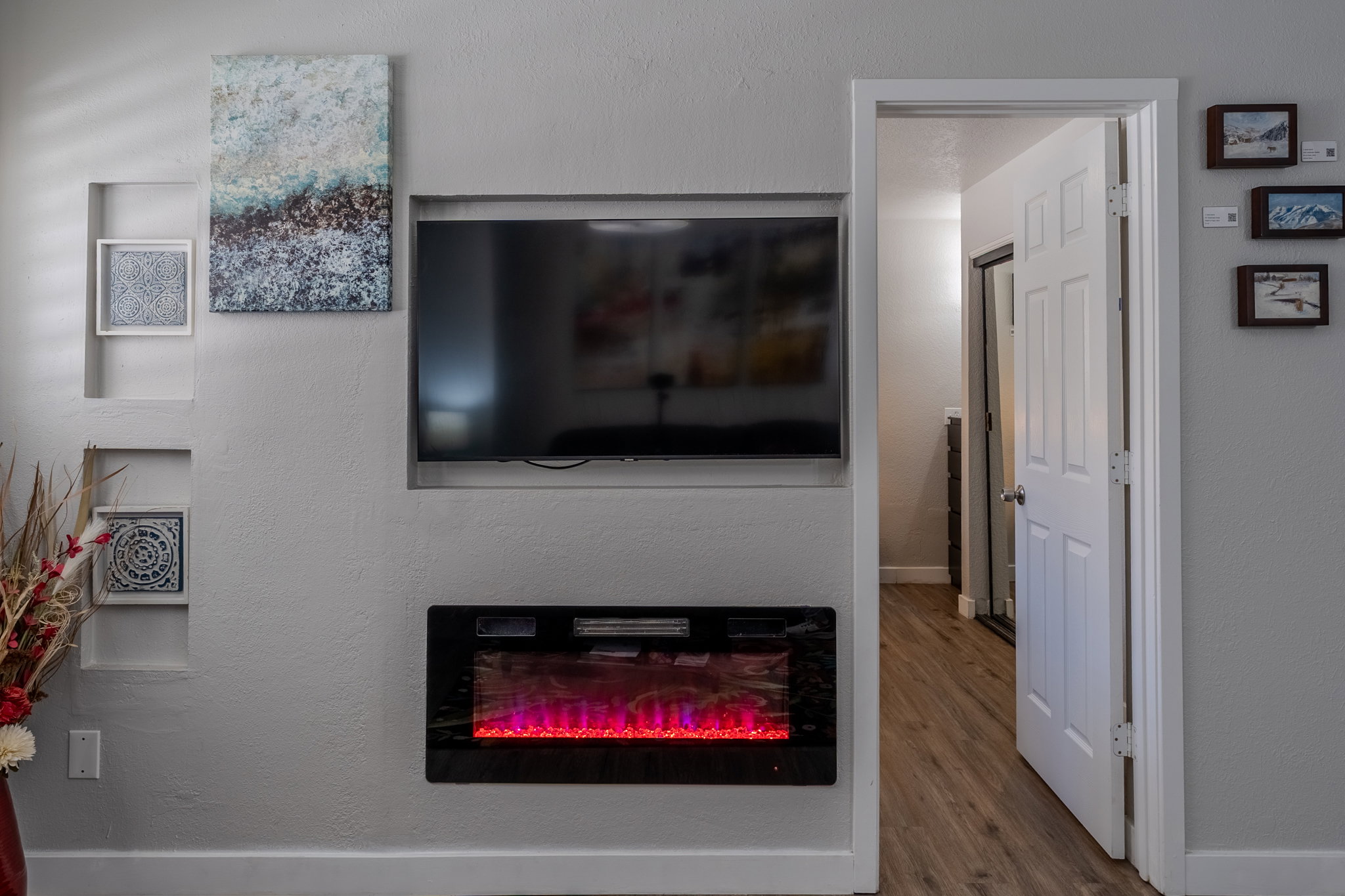 Detailed view of a textured wall and wood finished floors