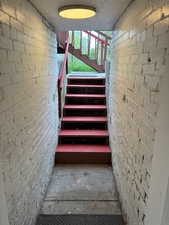 Individual entrance to basement apartment