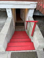 Individual entrance to basement apartment