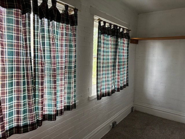 Detailed view of carpet floors