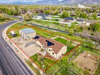 Aerial view with approximate property lines
