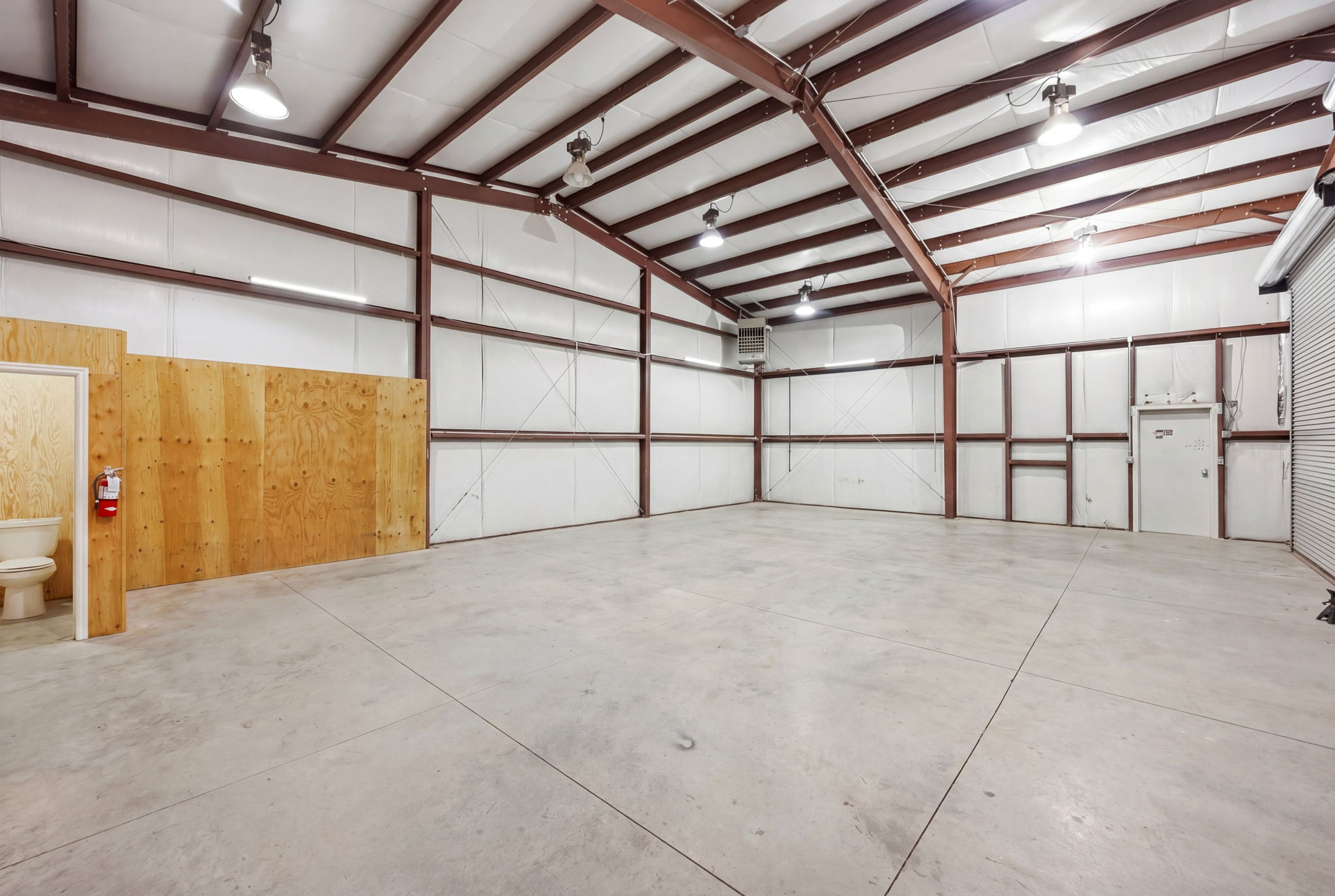 Garage/workshop shown as empty