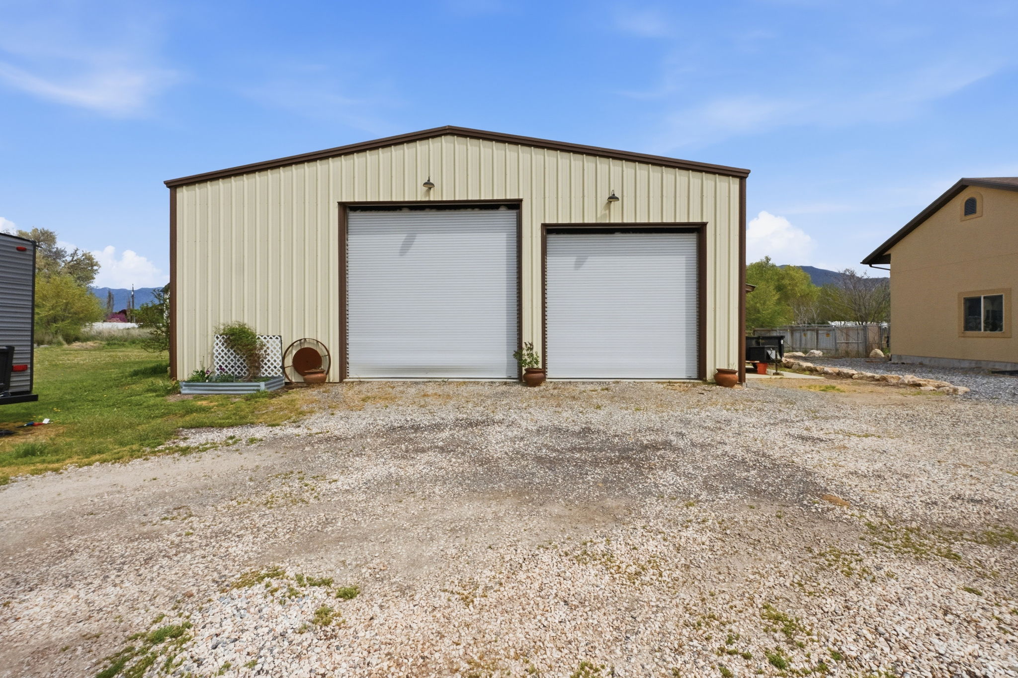 Detached 1440 workshop/garage with 14 ft and 12 ft doors