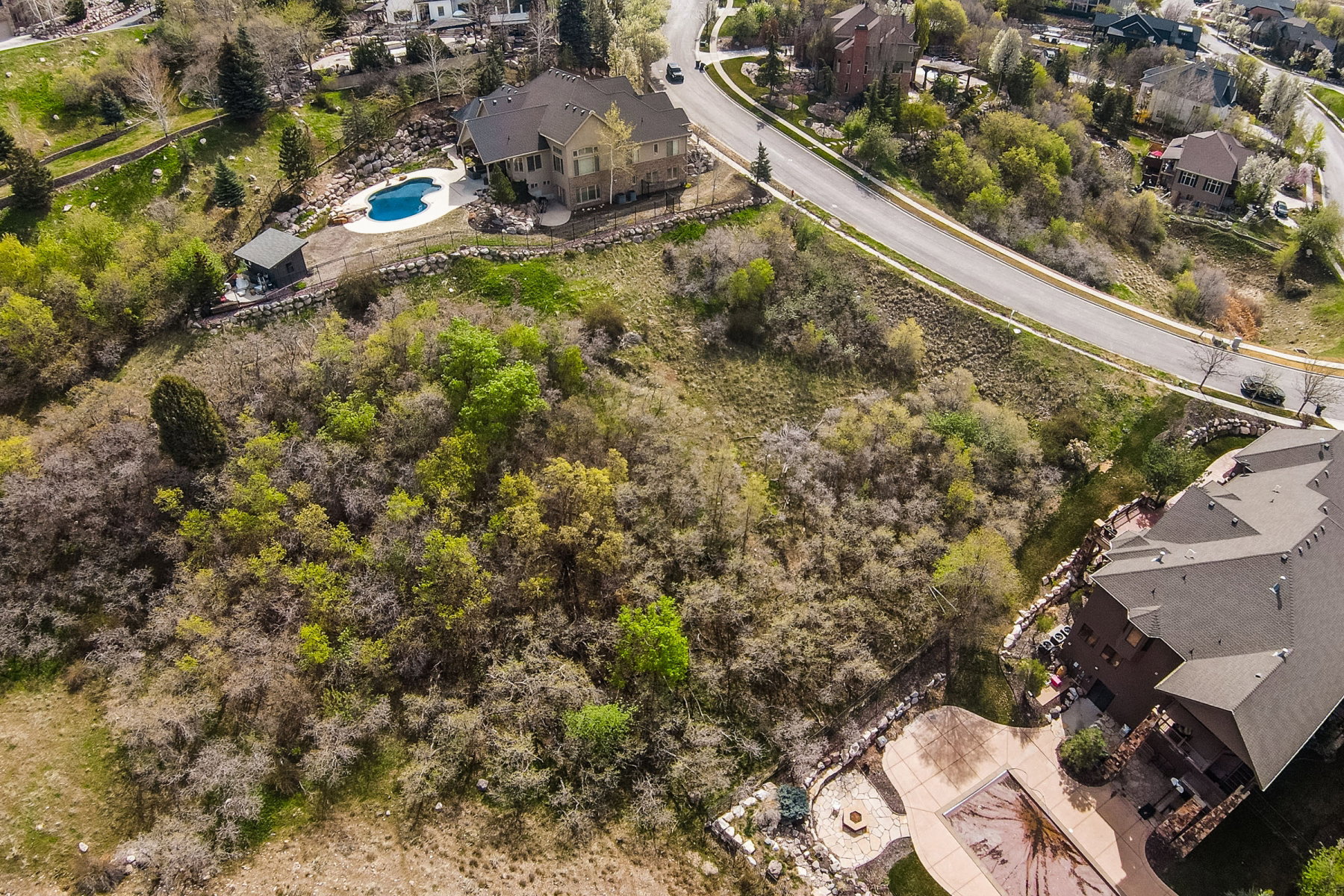 Aerial perspective of suburban area featuring a pool area