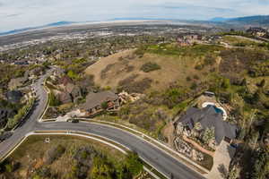 Aerial view of property's location featuring a mountainous background and nearby suburban area