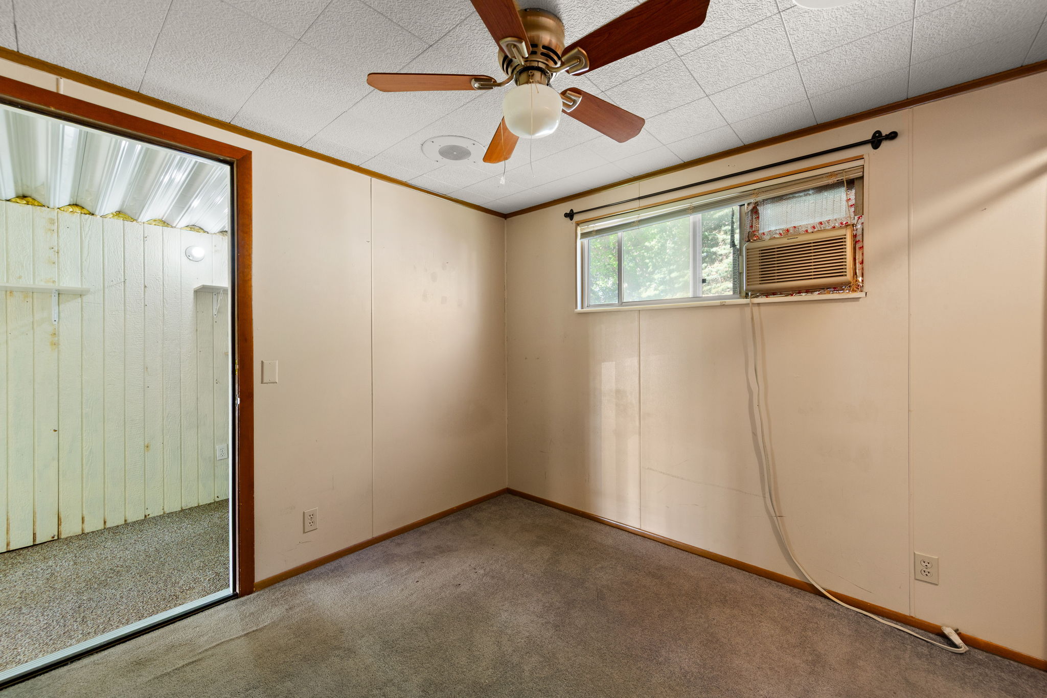 Spare room featuring carpet flooring, ceiling fan, crown molding, and cooling unit