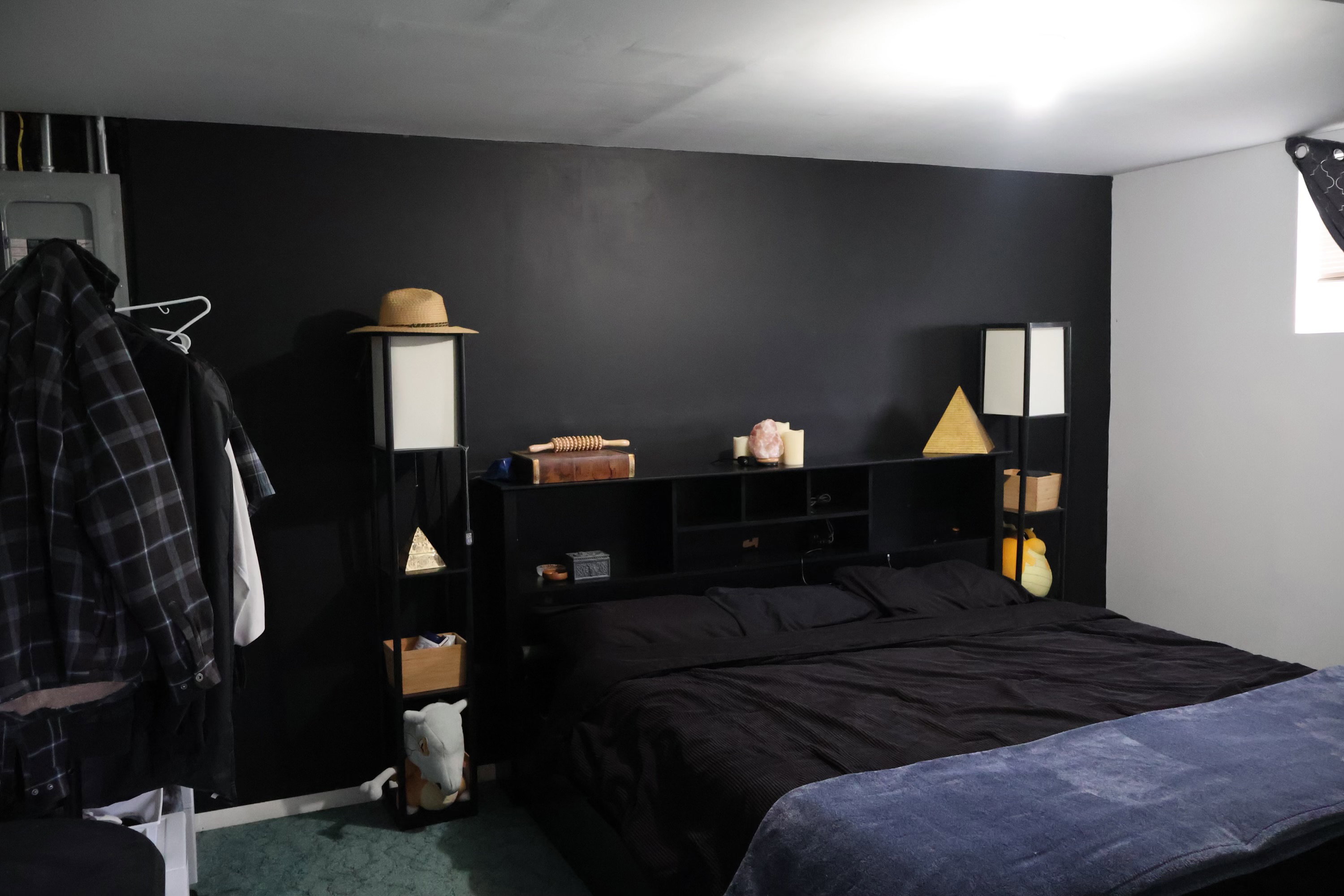 Bedroom with carpet