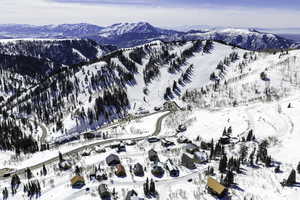 Snowy aerial view featuring a mountain view
