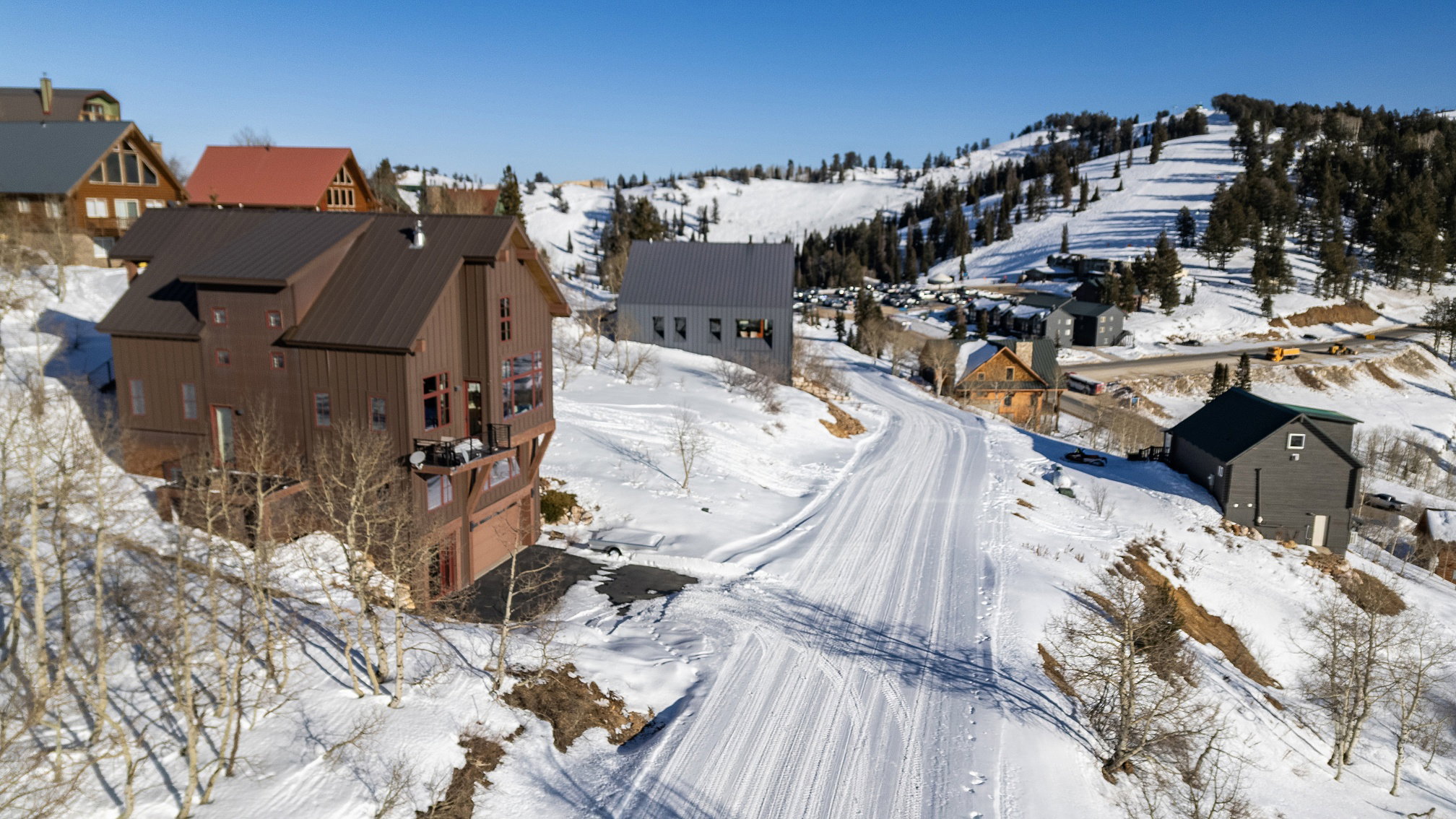 Snowy aerial view featuring a residential view