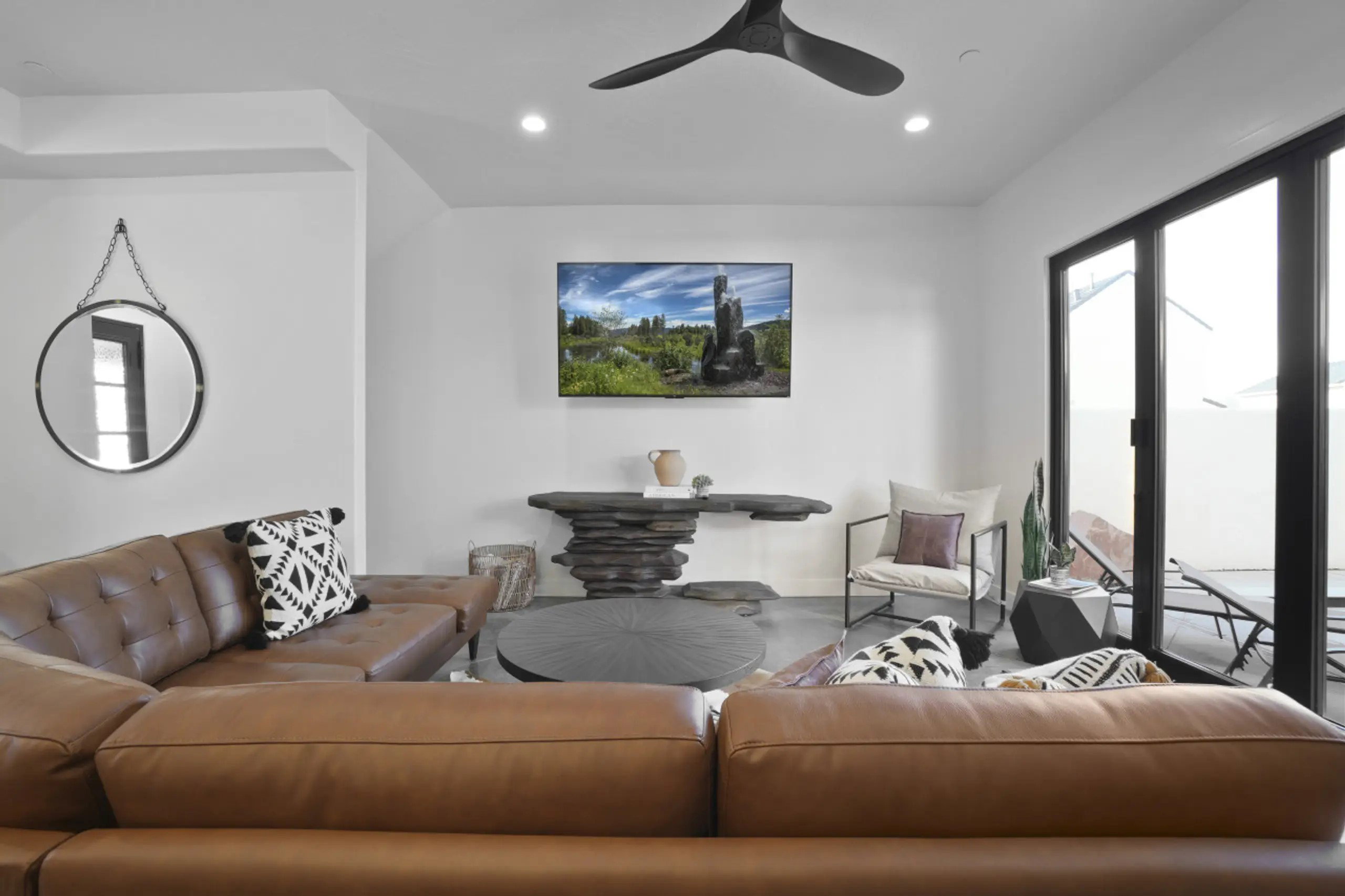 Living area with a ceiling fan and recessed lighting