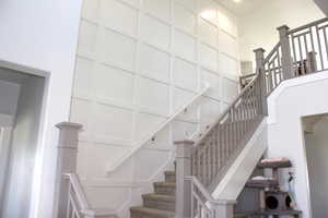 Staircase with a decorative wall