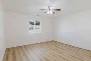 Unfurnished room featuring light wood-style flooring and ceiling fan