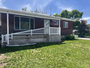 View of front of house featuring brick siding and a front lawn