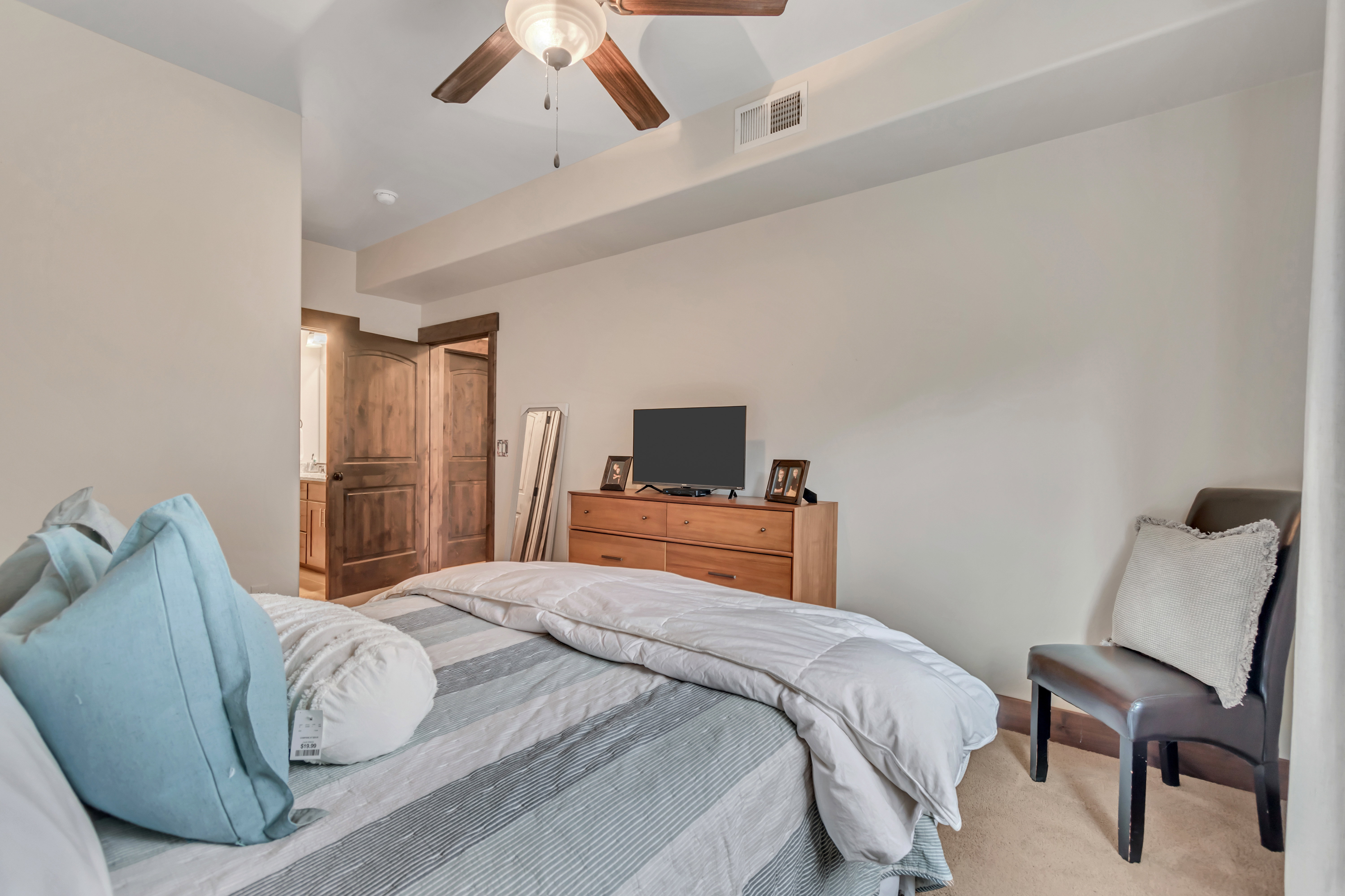 Bedroom featuring carpet floors and a ceiling fan