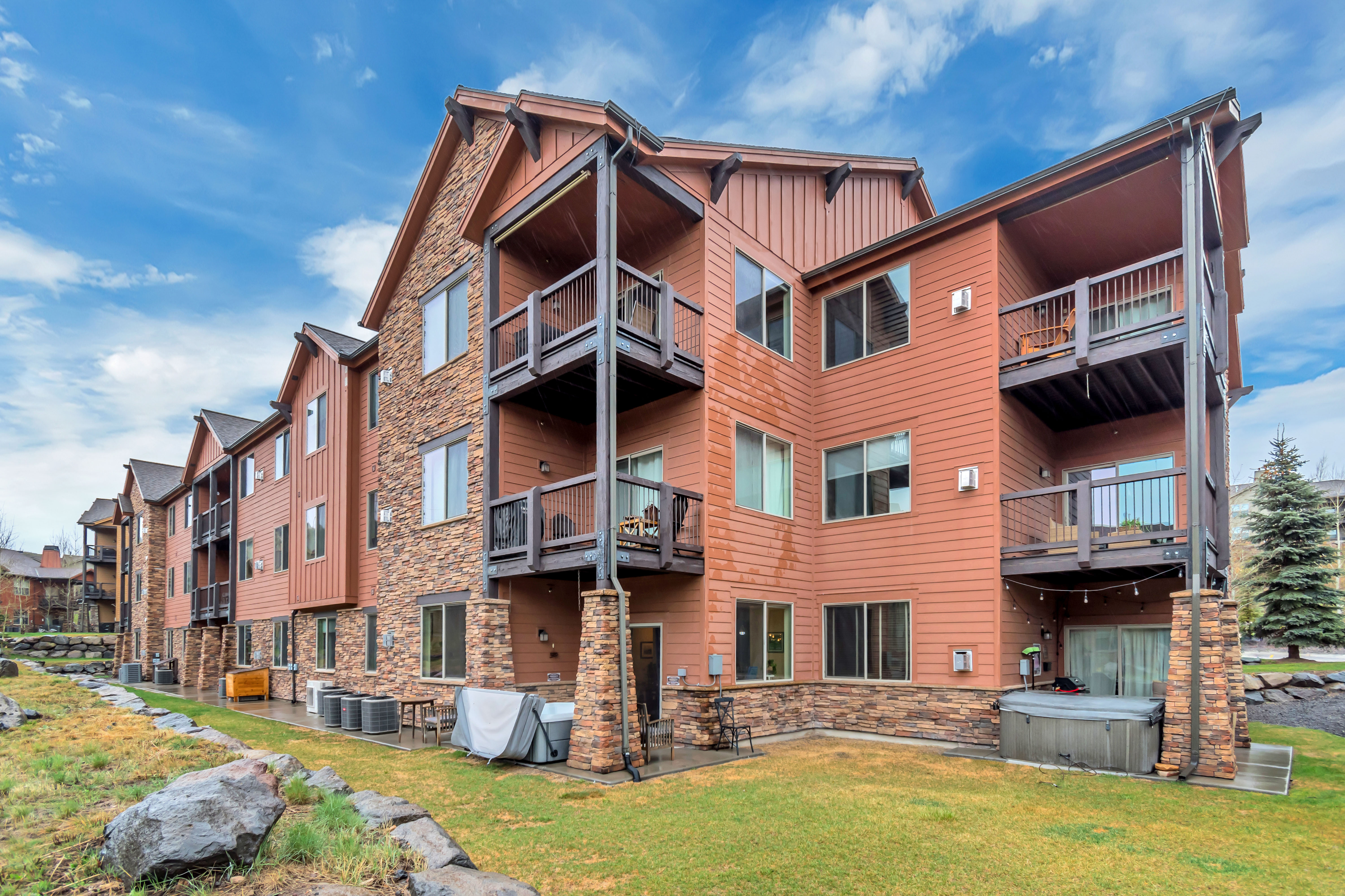 View of apartment building / complex