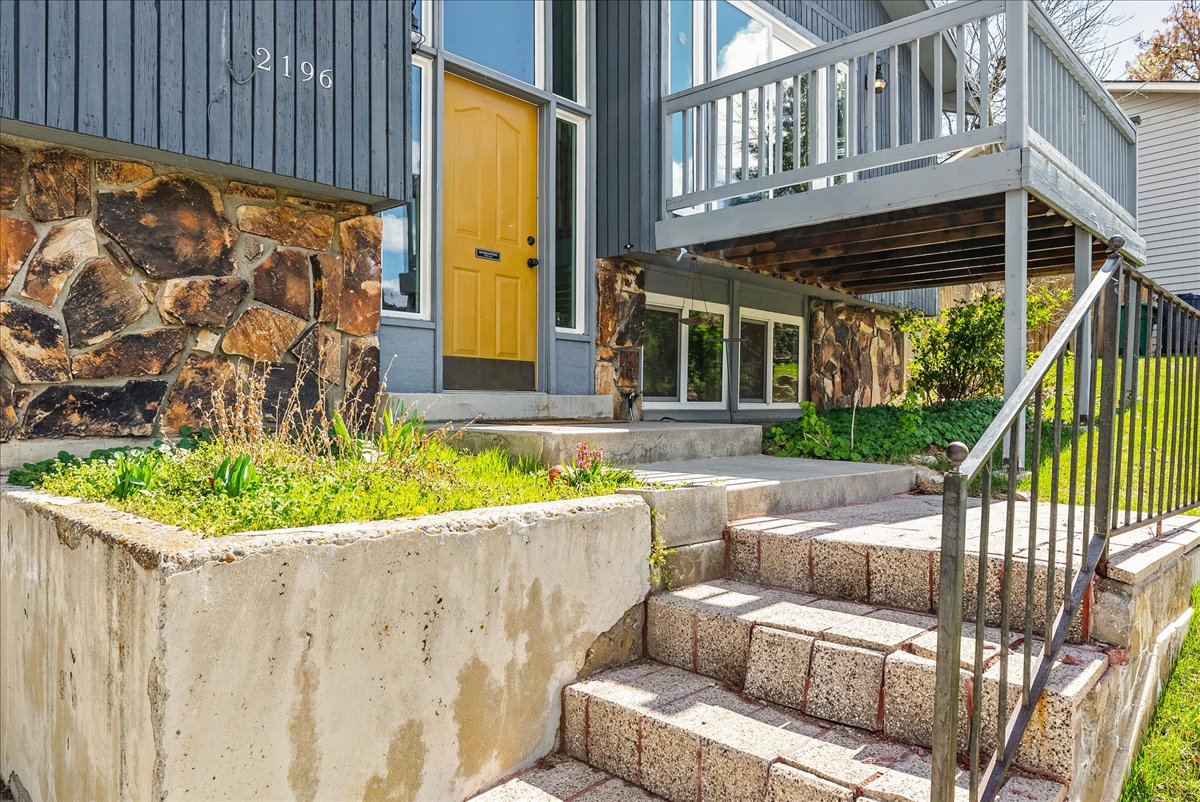 Entrance to property featuring a patio area