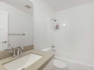 Bathroom with washtub / shower combination and vanity