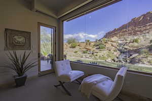 Sitting room with carpet