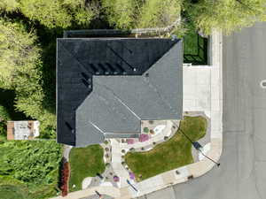 Aerial view of property and surrounding area