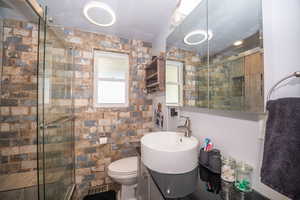 Updated Full Bathroom