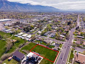 Aerial view of residential area featuring property parcel outlined and mountains