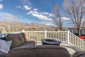 Wooden terrace with an outdoor fire pit and a mountain view