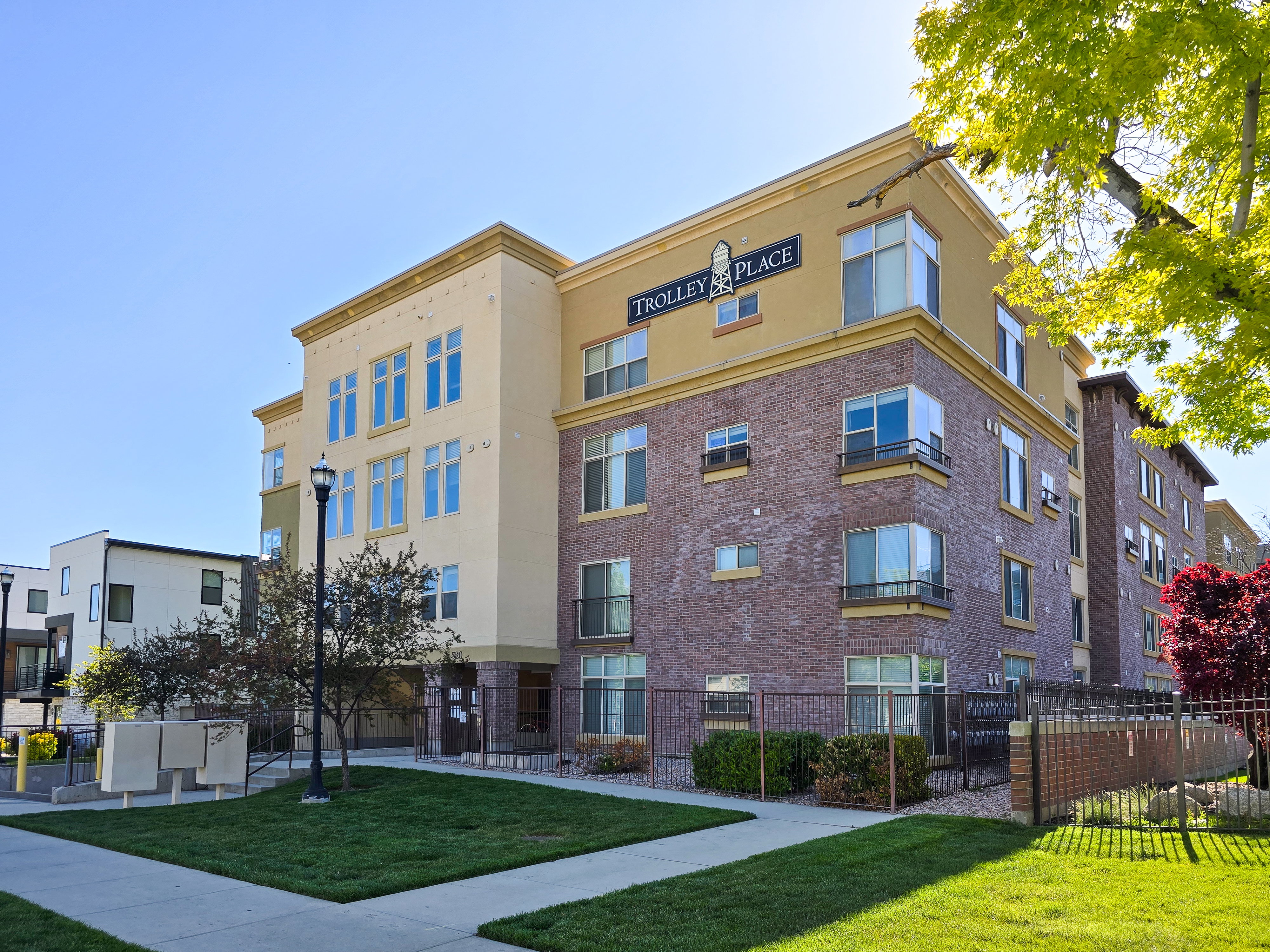 View of apartment building / complex