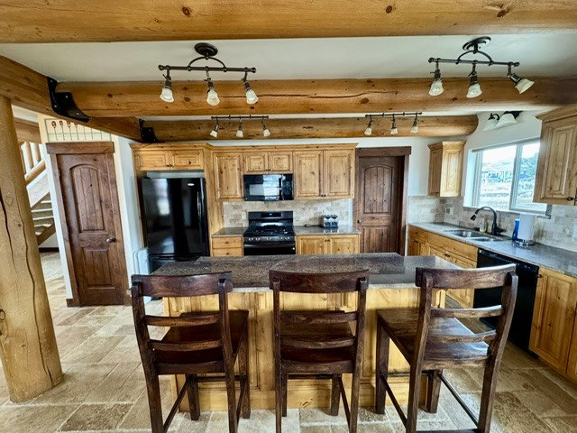 Perfect open kitchen with tons of cabinet space and countertops
