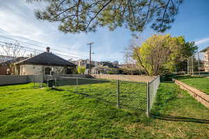 View of yard with a residential view