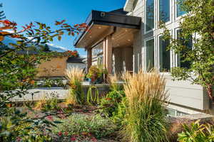 View of home's exterior