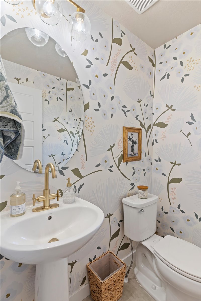 1/2 bathroom