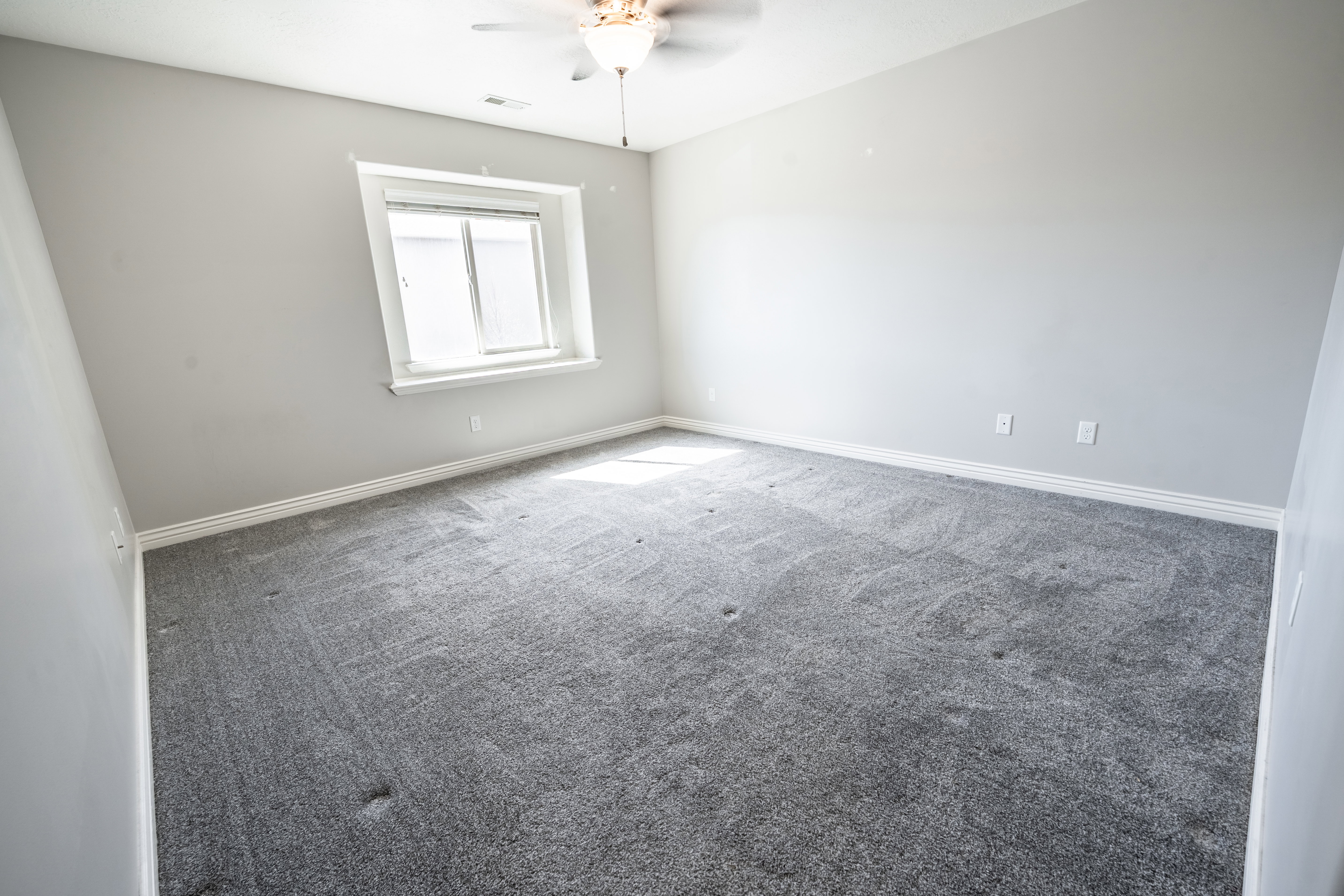 Unfurnished Master bedroom with carpet and ceiling fan