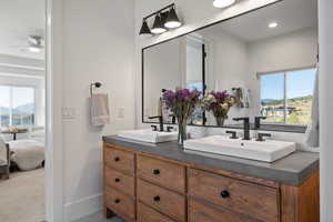 Full bathroom with double vanity, plenty of natural light, ensuite bathroom, ceiling fan, and recessed lighting