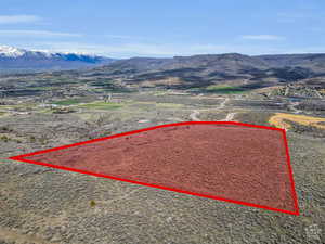 View of property location featuring a mountainous background and property parcel outlined