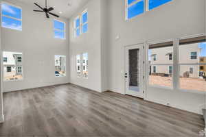 Dramatic 20 ft Ceiling w Large Windows