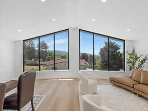 Vaulted ceiling with recessed lighting