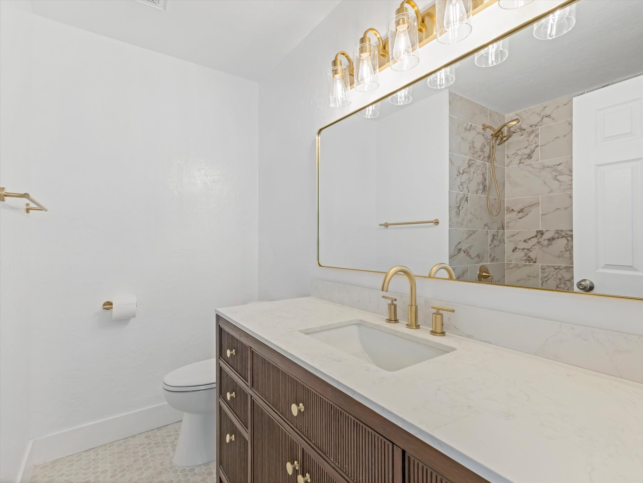 2nd Bathroom Upstairs with tub/shower