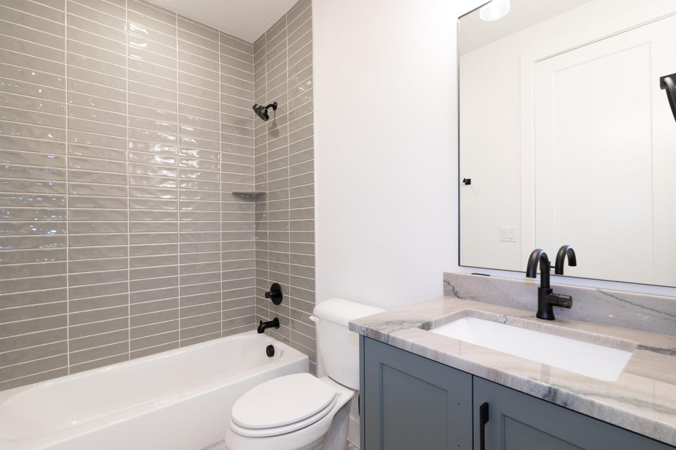 *Photo of a similar unit