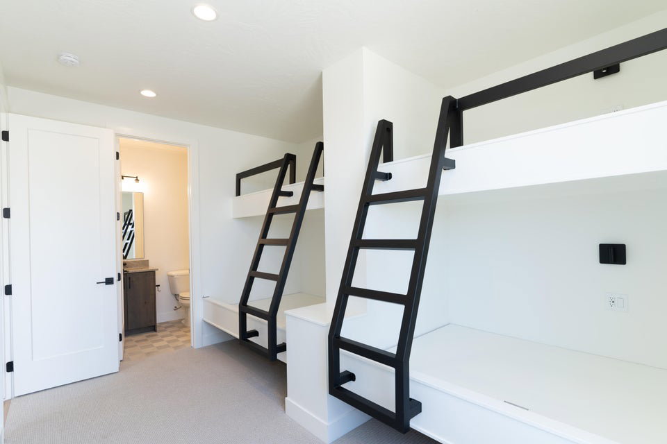 *Photo of a similar unit