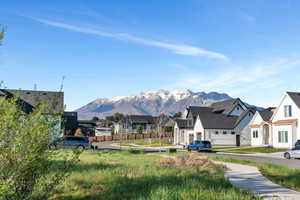 View of yard with a mountain view and a residential view