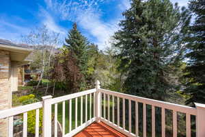 Upper deck with mountain & valley views.