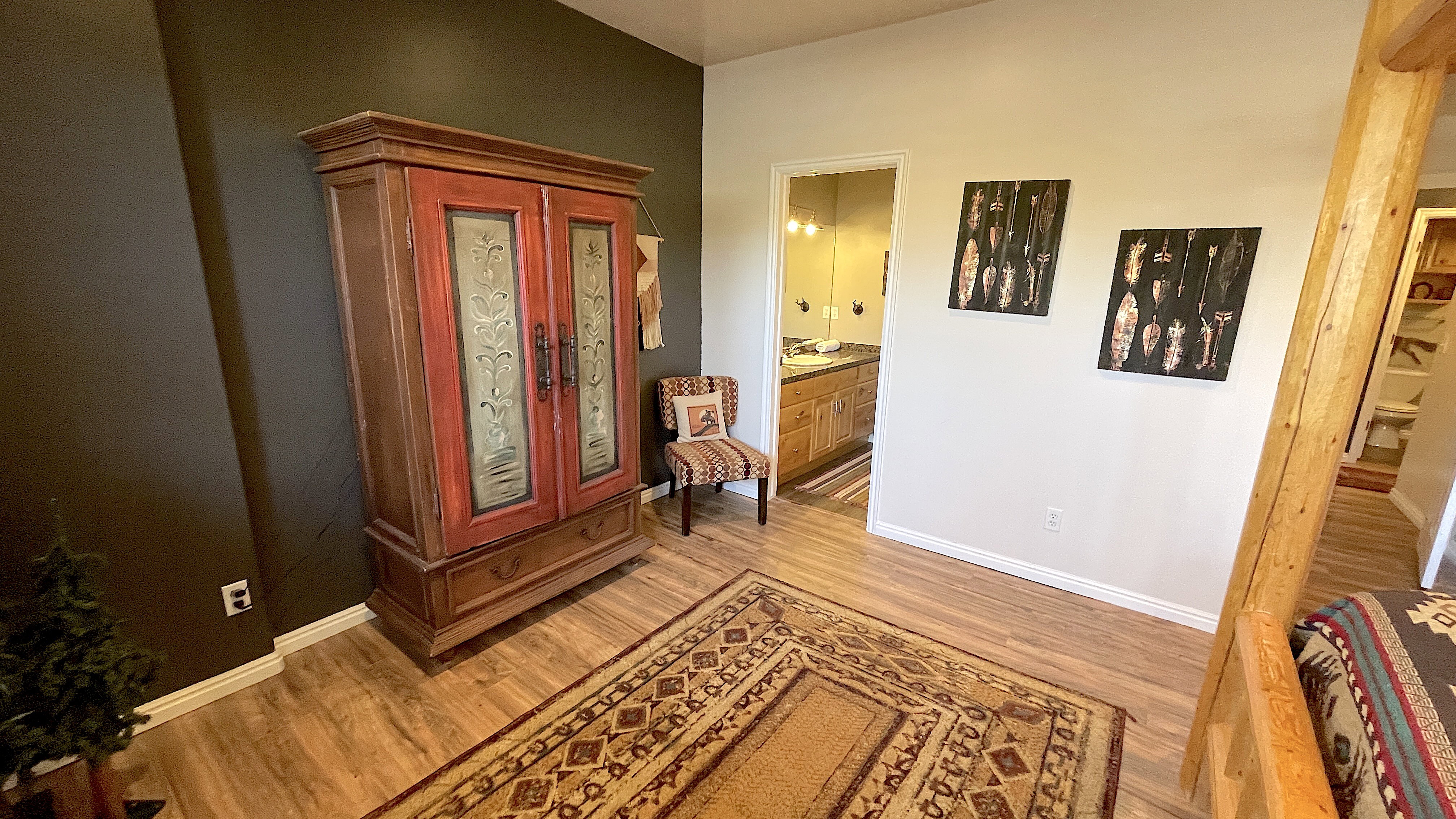 Primary suite, entrance to primary bath