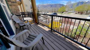 Balcony featuring a mountain view