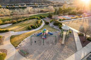 View of home's community with a mountain view