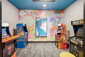 Game room with wallpapered walls and recessed lighting