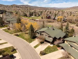 Aerial view of property and surrounding area featuring a mountain backdrop