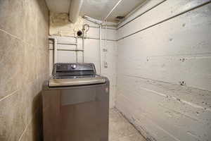 Laundry area featuring washer / clothes dryer