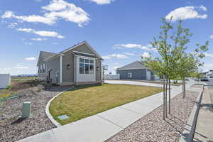 Ranch-style house with a front yard