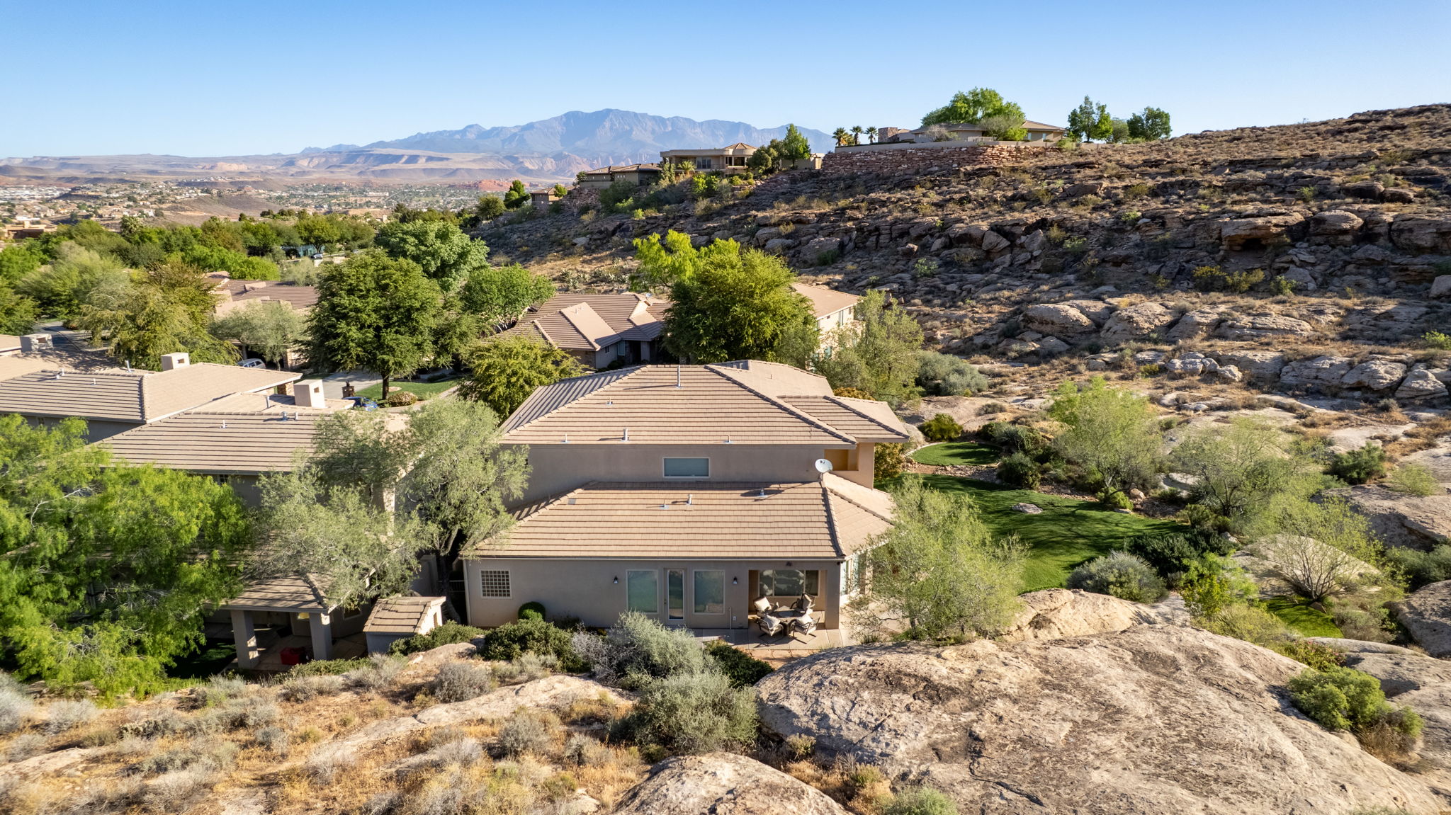 Aerial view of property and surrounding area featuring mountains